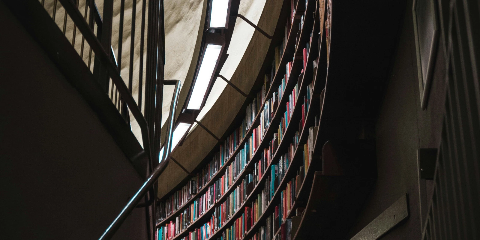 Gestion des Crises Économiques et Sociales : Stratégies et Solutions